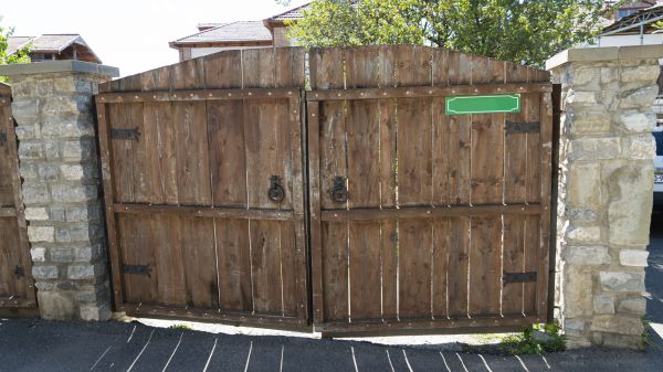 Gate Staining in Bryan